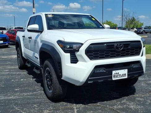 Used 2024 Toyota Tacoma TRD Off-Road w/ TRD Off Road Upgrade Package AWD/4WD image 25