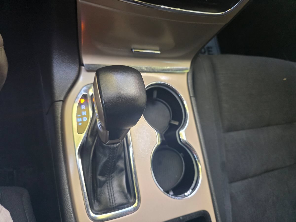 Used 2017 Jeep Grand Cherokee Laredo RWD image 38