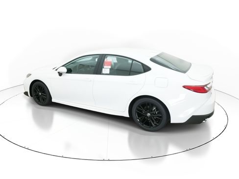 New 2026 Toyota Camry SE image 4