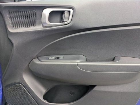 Used 2025 Hyundai Venue SEL FWD image 32