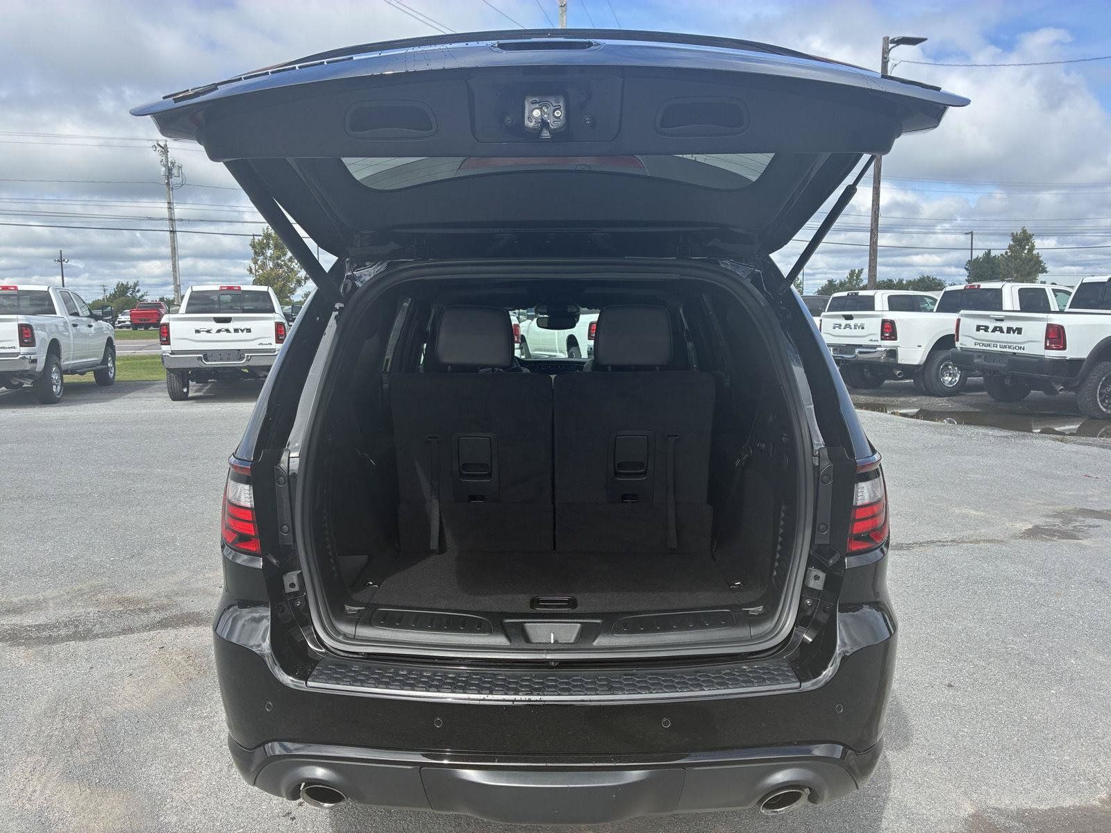 Used 2023 Dodge Durango R/T w/ Hemi Orange Plus Package AWD/4WD image 13