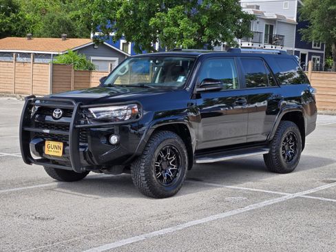 Used 2019 Toyota 4Runner SR5 AWD/4WD image 7