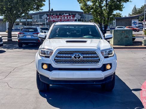 Used 2016 Toyota Tacoma TRD Sport AWD/4WD image 6