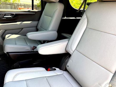 Used 2025 Chevrolet Suburban LT w/ Comfort Package RWD image 27