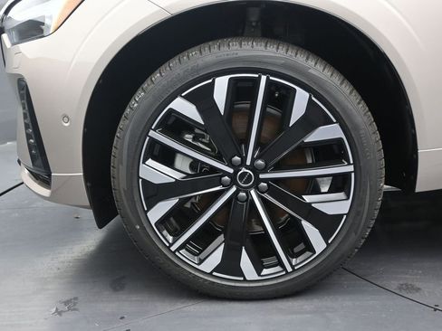 New 2026 Volvo XC60 T8 Ultra w/ Protection Package Premier AWD/4WD image 9