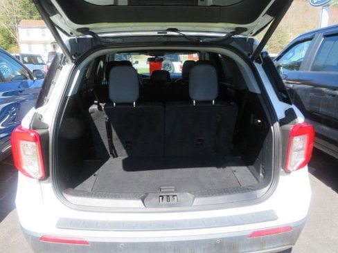 Used 2021 Ford Explorer XLT w/ Equipment Group 202A image 7