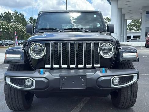 Used 2022 Jeep Wrangler Unlimited Sahara w/ Cold Weather Group AWD/4WD image 2
