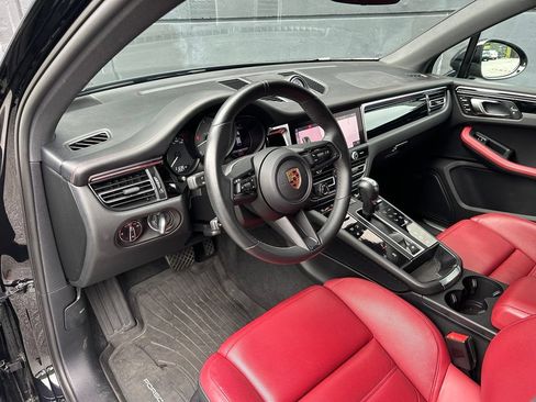 Certified 2023 Porsche Macan S AWD/4WD image 4
