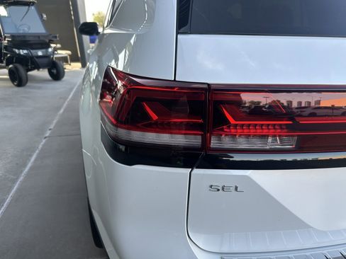 Used 2024 Volkswagen Atlas Peak Edition SEL image 12