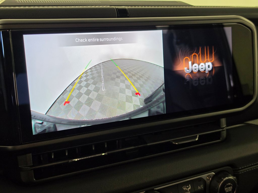 Used 2024 Jeep Wrangler Unlimited Sahara AWD/4WD image 19