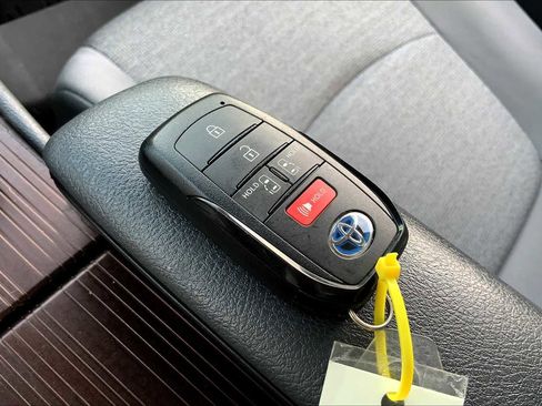 Used 2022 Toyota Sienna LE image 13