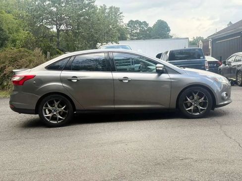 Used 2014 Ford Focus SE w/ Equipment Group 201A FWD image 8