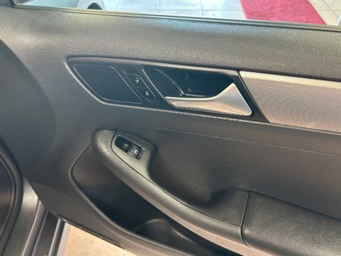 Used 2018 Volkswagen Jetta S image 9