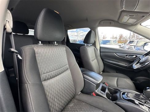 Used 2020 Nissan Rogue SV image 34