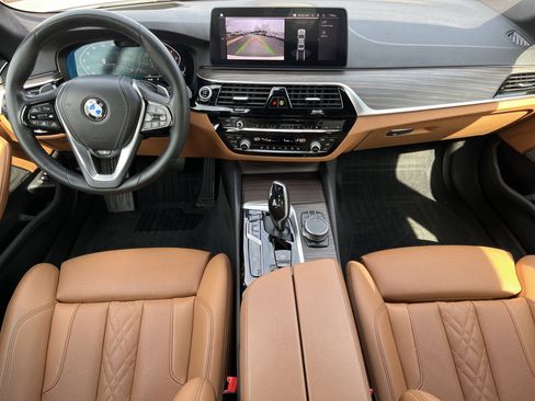Used 2022 BMW 540i w/ Premium Package image 3