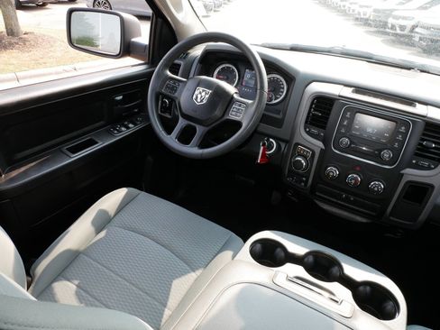 Used 2019 RAM 1500 Express w/ Express Value Package AWD/4WD image 9