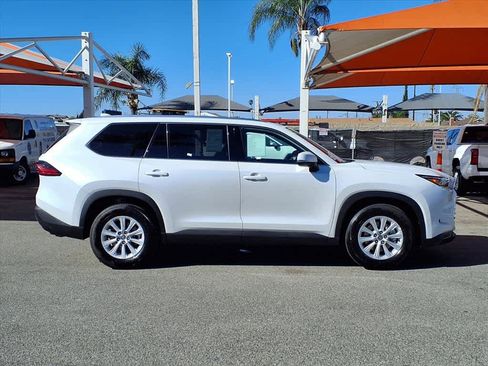 Certified 2025 Toyota Grand Highlander AWD image 3