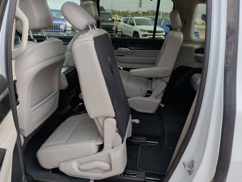 Used 2024 Jeep Wagoneer Series III w/ Premium Group I image 48