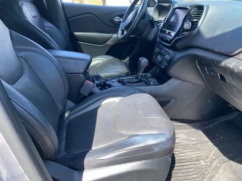 Used 2019 Jeep Cherokee Limited image 8