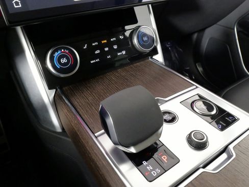 Used 2023 Land Rover Range Rover SE image 65