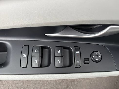 Used 2025 Hyundai Elantra Limited FWD image 19