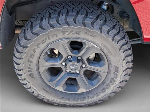 Used 2017 Toyota 4Runner SR5 AWD/4WD image 7
