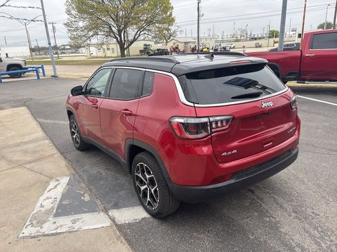 Used 2025 Jeep Compass Limited image 3