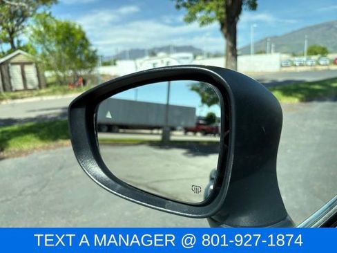 Used 2023 Chrysler Pacifica Touring-L FWD image 22