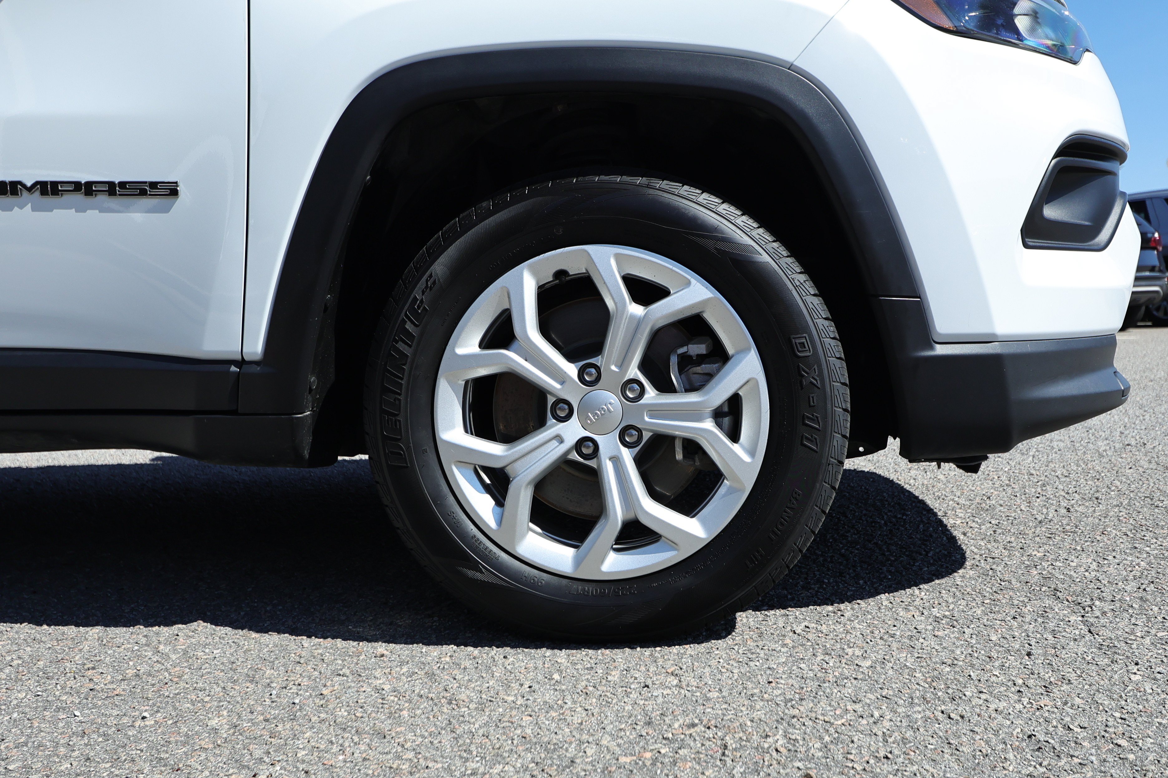 Used 2024 Jeep Compass Latitude AWD/4WD image 5