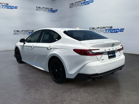 Used 2025 Toyota Camry SE FWD image 7