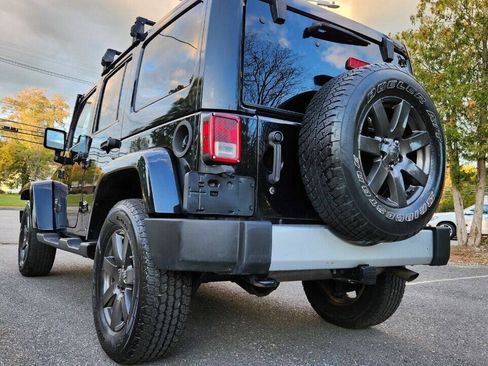 Used 2015 Jeep Wrangler Unlimited Sahara AWD/4WD image 13