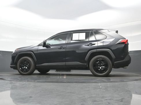 Used 2021 Toyota RAV4 LE AWD/4WD image 27