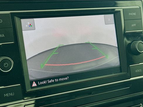 Used 2021 Volkswagen Golf 4-Door image 22