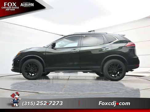 Used 2018 Nissan Rogue SV AWD/4WD image 19