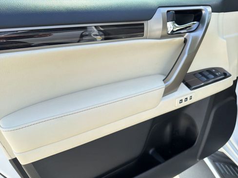 Used 2020 Lexus GX 460 Premium w/ Premium Package image 20