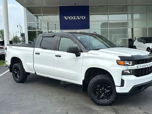 Used 2020 Chevrolet Silverado 1500 Custom w/ Custom Value Package AWD/4WD image 2