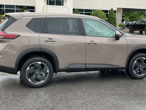 Used 2025 Nissan Rogue SV AWD/4WD image 5