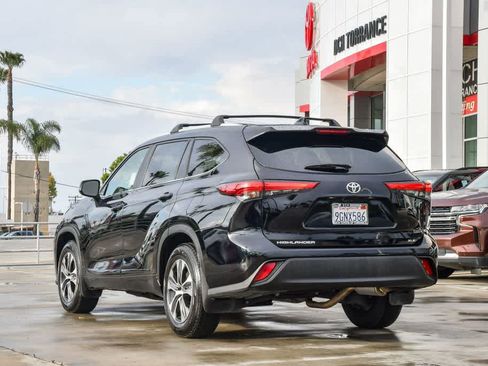 Used 2023 Toyota Highlander XLE image 9