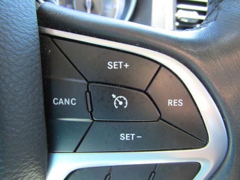 Used 2018 Chrysler 300 Touring w/ Driver Convenience Group image 23