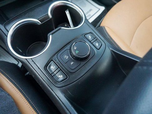 Used 2018 GMC Terrain SLT w/ Preferred Package FWD image 32