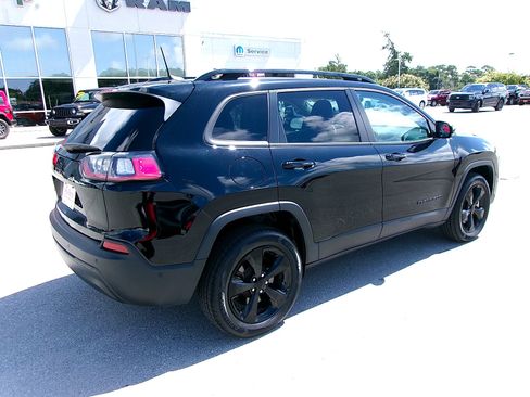 Used 2023 Jeep Cherokee Altitude Lux AWD/4WD image 4