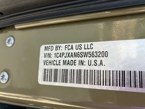 Used 2025 Jeep Wrangler Sport AWD/4WD image 32