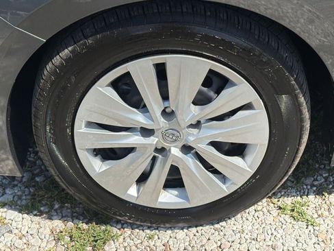 Used 2025 Nissan Sentra S FWD image 30