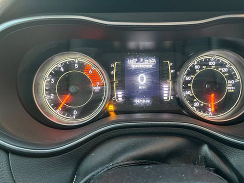 Used 2020 Jeep Cherokee Latitude Plus image 10