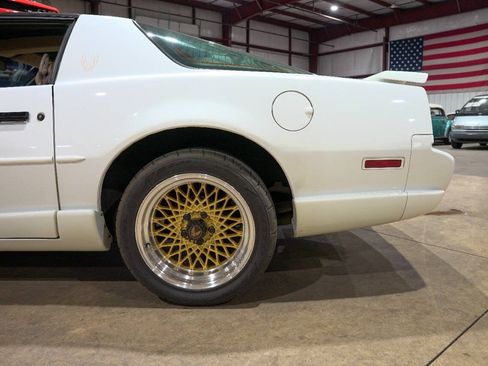 Used 1992 Pontiac Firebird Formula RWD image 5