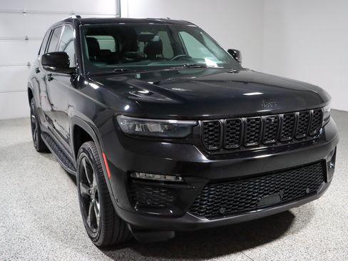 Used 2024 Jeep Grand Cherokee Limited w/ Luxury Tech Group II AWD/4WD image 5