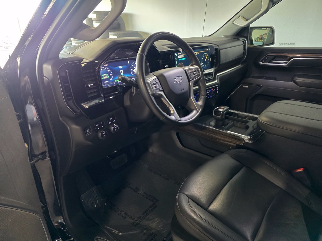 Used 2024 Chevrolet Silverado 1500 RST w/ Redline Edition AWD/4WD image 12