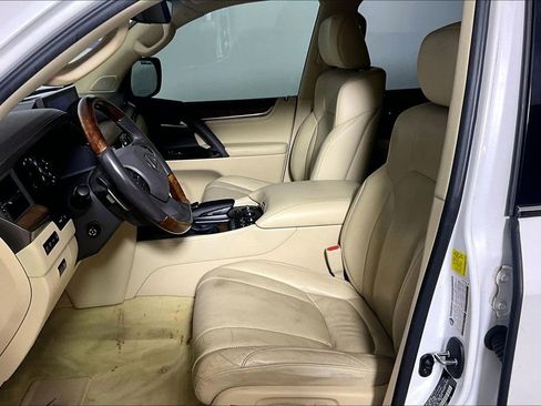 Used 2016 Lexus LX 570 4WD w/ Luxury Package image 20