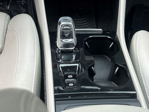 Used 2019 Volvo XC40 T5 Inscription image 16