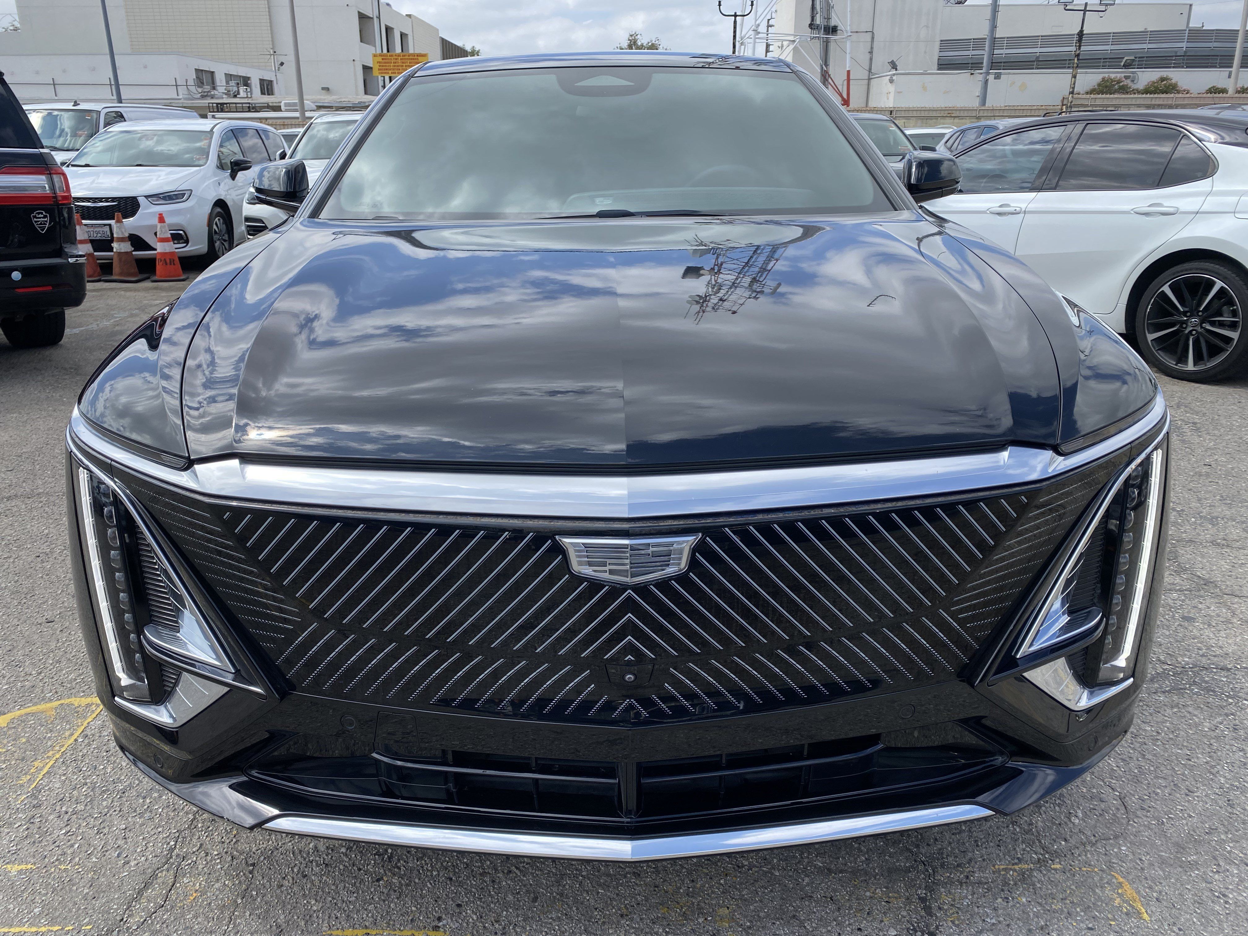Used 2024 Cadillac Lyriq Luxury RWD image 3